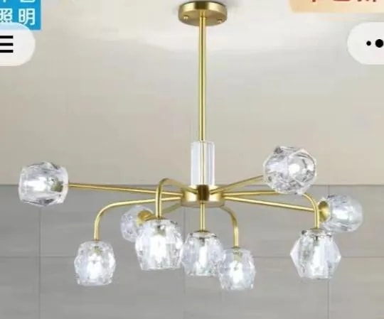 Lámpara de Techo Moderna Dorada con Pantallas de Cristal Facetado