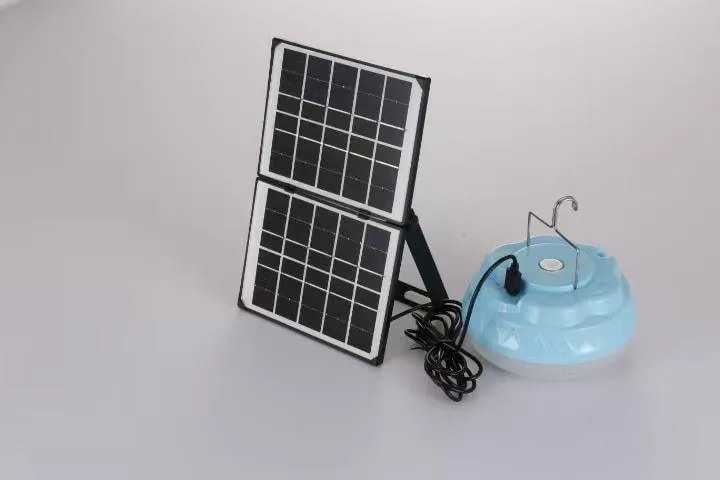 Foco Solar LED Recargable con Panel Solar Plegable