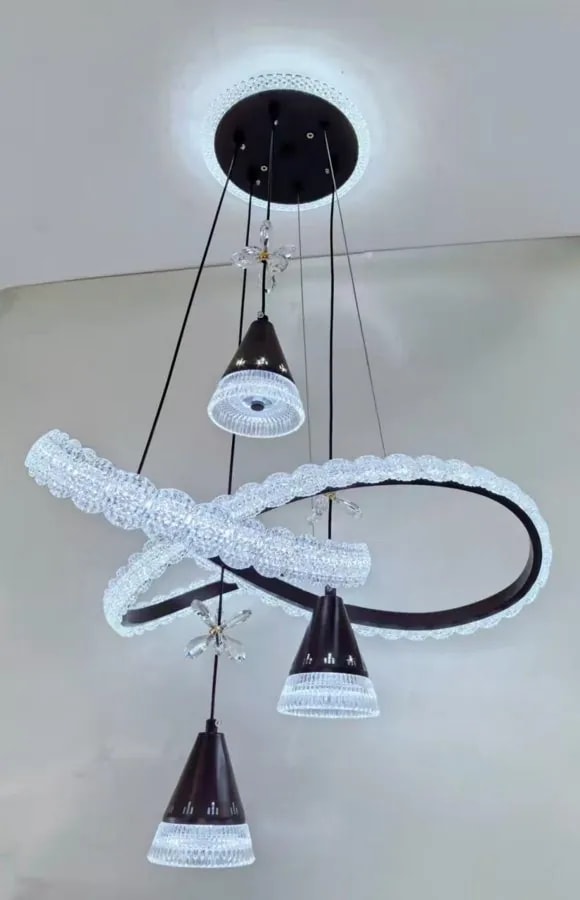 Lámpara Colgante LED de Aros Cruzados con 3 Pantallas Cónicas