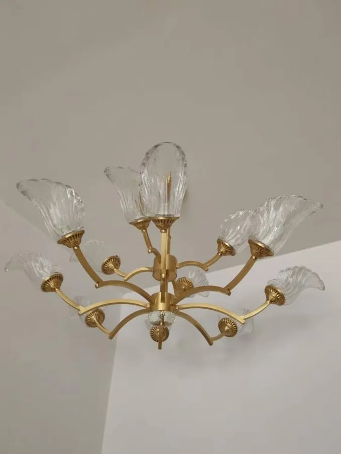 Lámpara de Techo Dorada con Tulipas de Cristal Forma de Flor