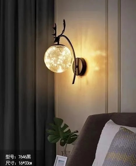 Aplique de Pared Negro con Esfera de Vidrio y Astas 16x33 cm