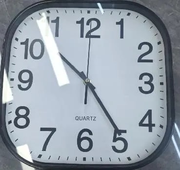 Reloj de Pared Cuadrado Marco Negro Números Grandes